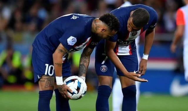 开云-又一轮“点球大战”？球迷怼姆巴佩 内马尔点赞